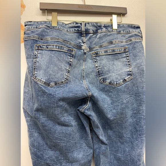 Torrid Women's Perfect Wide Leg Vintage Strech Distressed Jeans - Picture 7 of 12